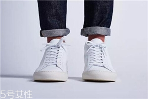 小白鞋可以用牙膏洗嗎？小白鞋用牙膏洗好處多