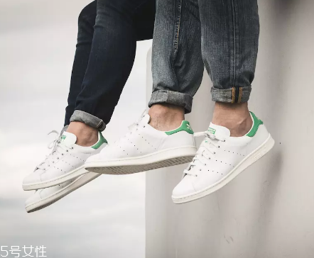 小白鞋可以用84洗嗎？慎用84洗小白鞋