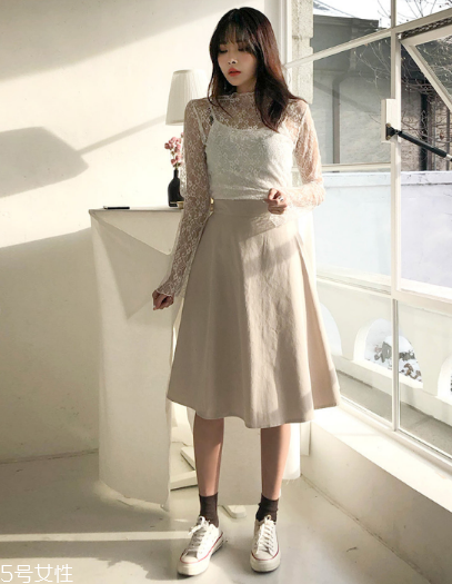 小白鞋被踩了怎么辦？教你拯救小白鞋上的腳印