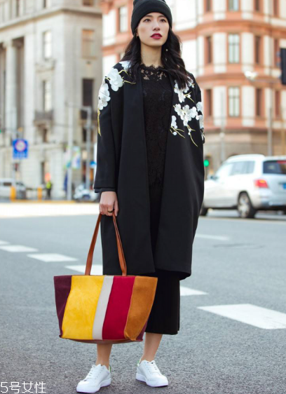 小白鞋染上色了怎么辦？小白鞋染色去除方法