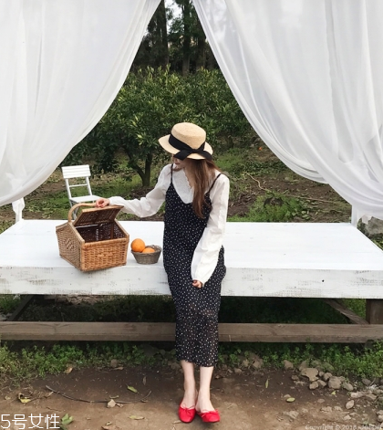 波點(diǎn)連衣裙怎么搭配？波點(diǎn)連衣裙搭配方案推薦