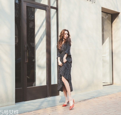 波點(diǎn)連衣裙怎么搭配？波點(diǎn)連衣裙搭配方案推薦