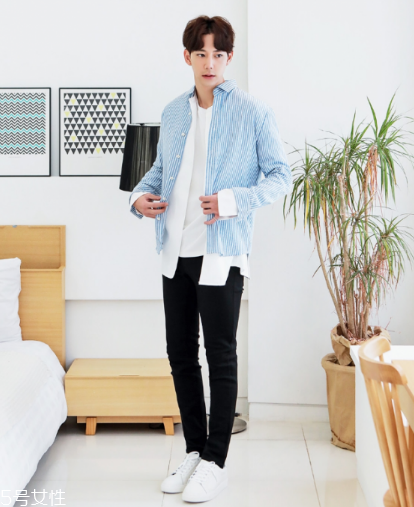 襯衫和t恤衫怎么搭配？襯衫和t恤衫搭配圖片