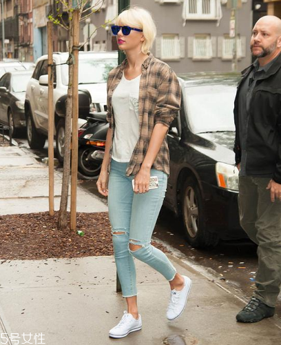 襯衫和t恤衫怎么搭配？襯衫和t恤衫搭配圖片