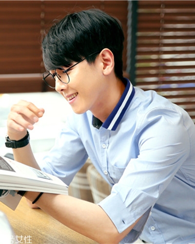 2022年最流行的發(fā)型男 男生劉海這樣弄好看 2022年最流行的發(fā)型男 男生劉海這樣弄好看