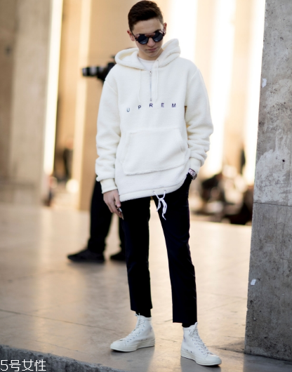 小白鞋太大了怎么辦？小白鞋買大了解決方法