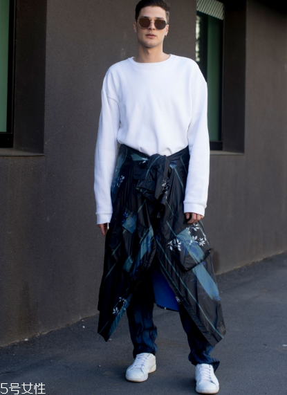 小白鞋太大了怎么辦？小白鞋買大了解決方法