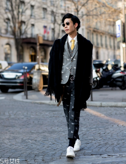 小白鞋有折痕怎么辦？小白鞋上的折痕消除方法