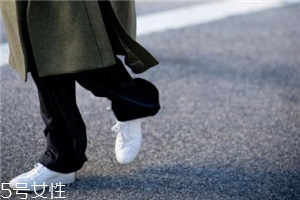 小白鞋有折痕怎么辦？小白鞋上的折痕消除方法