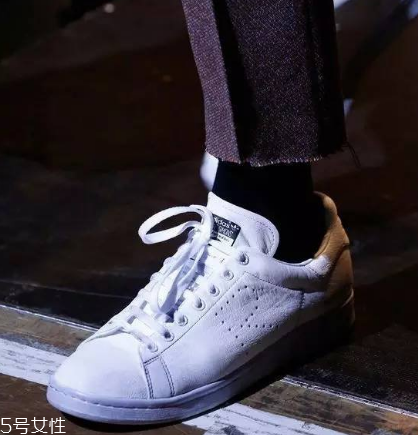 小白鞋曬黃了怎么辦？小白鞋曬黃了這樣恢復(fù)