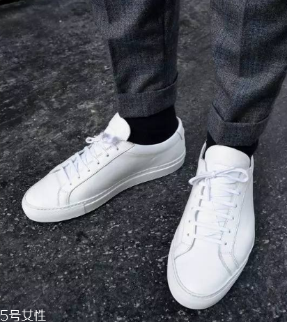 小白鞋曬黃了怎么辦？小白鞋曬黃了這樣恢復(fù)