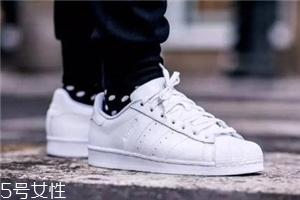 小白鞋曬黃了怎么辦？小白鞋曬黃了這樣恢復(fù)