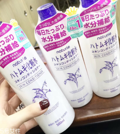 用了薏仁水還用乳液?jiǎn)?薏仁水配ahc乳液可以嗎 用了薏仁水還用乳液?jiǎn)?薏仁水配ahc乳液可以嗎