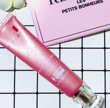 美膚寶和珀萊雅哪個(gè)好？關(guān)于美膚寶和珀萊雅的選擇