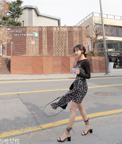 雪紡連衣裙配什么鞋子？雪紡連衣裙搭配鞋子圖片