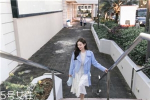 無袖連衣裙怎么搭配外套？無袖連衣裙搭配圖片