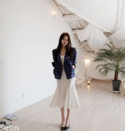 無袖連衣裙怎么搭配外套？無袖連衣裙搭配圖片