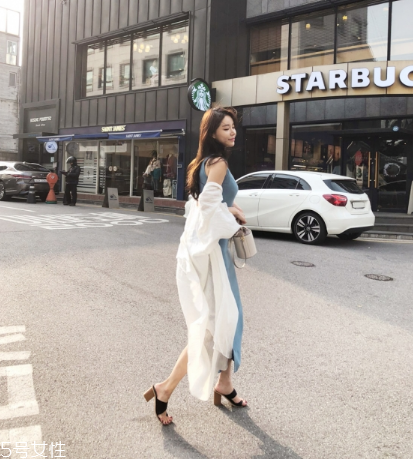 無袖連衣裙怎么搭配外套？無袖連衣裙搭配圖片