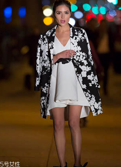 無袖連衣裙怎么搭配外套？無袖連衣裙搭配圖片