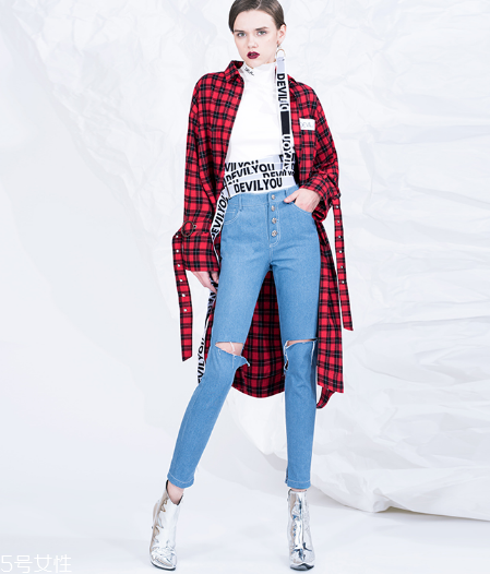 中長款襯衫怎么搭配？中長款襯衫搭配技巧