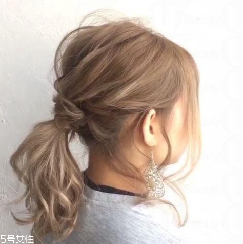 日式花瓣低馬尾怎么扎好看 日式花瓣低馬尾怎么扎好看