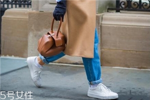 小白鞋蹭出黑條怎么辦？小白鞋黑印清洗方法