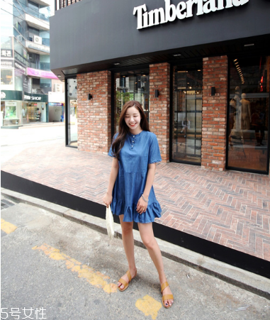 牛仔連衣裙配什么鞋？牛仔連衣裙搭配鞋子圖片