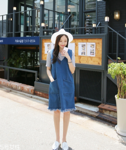牛仔連衣裙配什么鞋？牛仔連衣裙搭配鞋子圖片