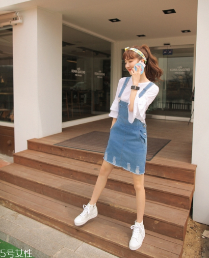 牛仔連衣裙配什么鞋？牛仔連衣裙搭配鞋子圖片