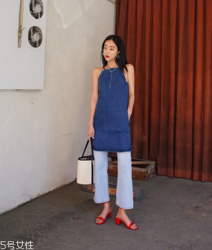 牛仔連衣裙配什么鞋？牛仔連衣裙搭配鞋子圖片