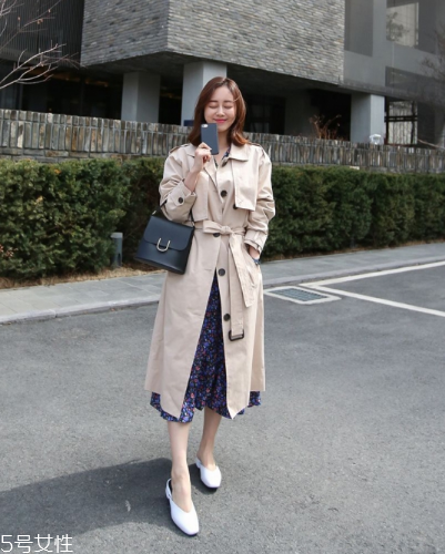 碎花連衣裙配什么外套？碎花連衣裙搭配外套圖片