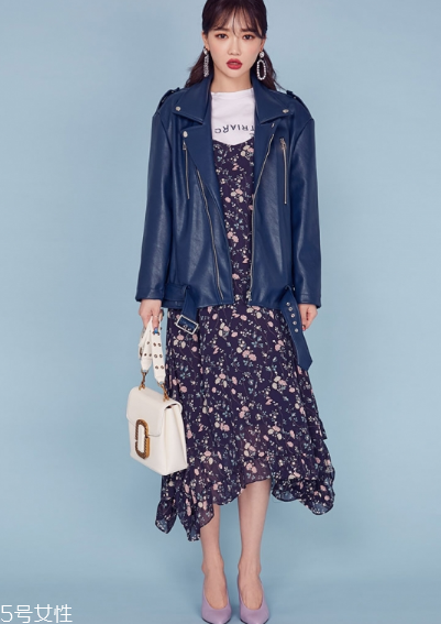 碎花連衣裙配什么外套？碎花連衣裙搭配外套圖片
