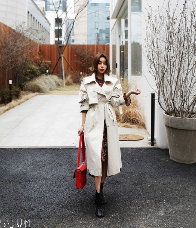 碎花連衣裙配什么外套？碎花連衣裙搭配外套圖片