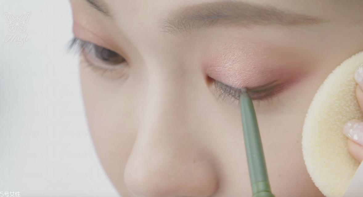 優(yōu)雅氣質(zhì)妝容教程 氣質(zhì)典雅妝容教學(xué) 優(yōu)雅氣質(zhì)妝容教程 氣質(zhì)典雅妝容教學(xué)