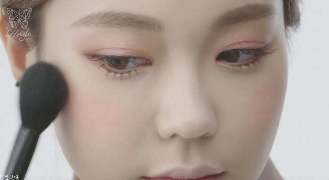 優(yōu)雅氣質(zhì)妝容教程 氣質(zhì)典雅妝容教學(xué) 優(yōu)雅氣質(zhì)妝容教程 氣質(zhì)典雅妝容教學(xué)