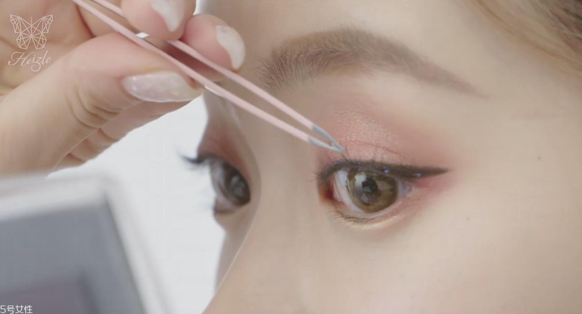 優(yōu)雅氣質(zhì)妝容教程 氣質(zhì)典雅妝容教學(xué) 優(yōu)雅氣質(zhì)妝容教程 氣質(zhì)典雅妝容教學(xué)