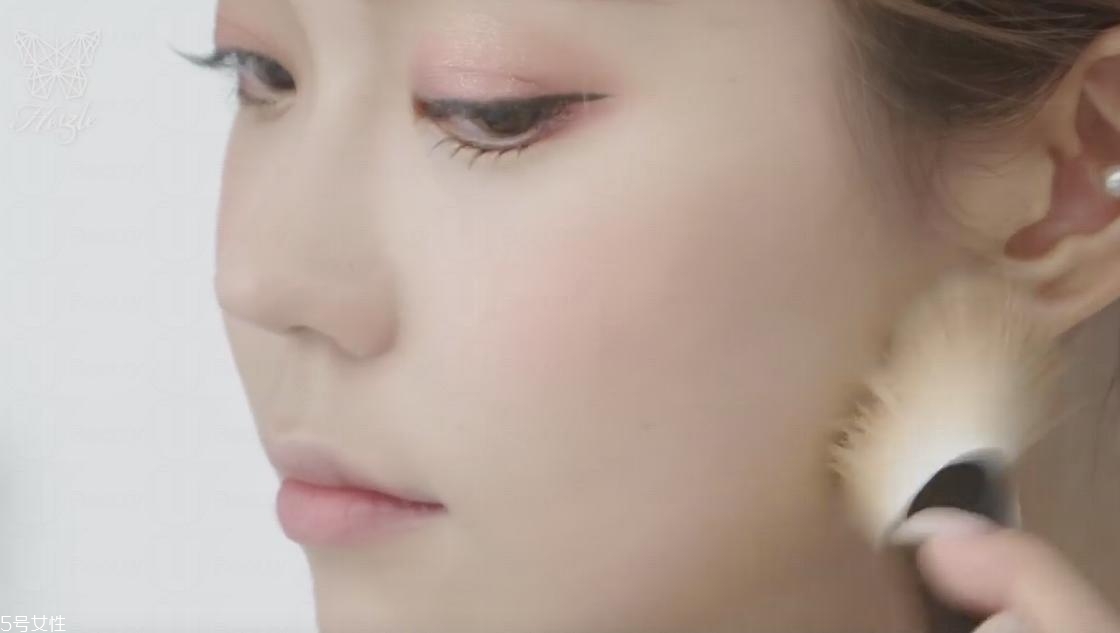 優(yōu)雅氣質(zhì)妝容教程 氣質(zhì)典雅妝容教學(xué) 優(yōu)雅氣質(zhì)妝容教程 氣質(zhì)典雅妝容教學(xué)