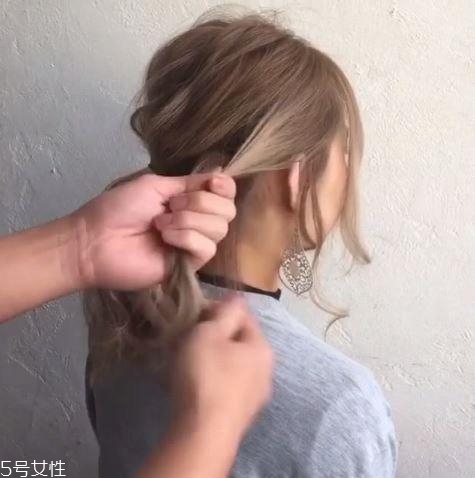 日式花瓣低馬尾怎么扎好看 日式花瓣低馬尾怎么扎好看