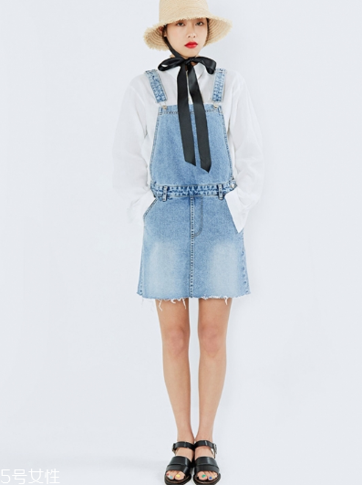 牛仔連衣裙里面穿什么？牛仔連衣裙內搭圖片