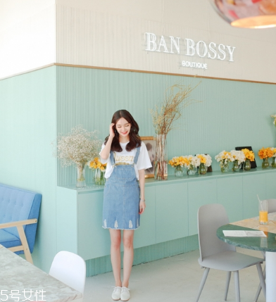 牛仔連衣裙里面穿什么？牛仔連衣裙內搭圖片