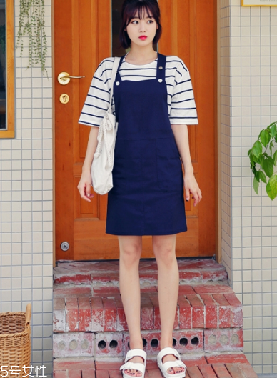 牛仔連衣裙里面穿什么？牛仔連衣裙內搭圖片