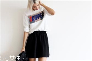 黑色半身裙怎么搭配？黑色半身裙搭配技巧