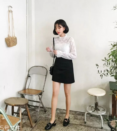 黑色半身裙怎么搭配？黑色半身裙搭配技巧