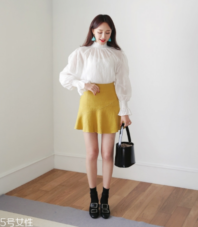 高腰短裙怎么搭配上衣？高腰短裙搭配上衣圖片
