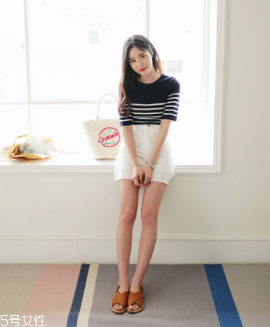 高腰短裙怎么搭配上衣？高腰短裙搭配上衣圖片