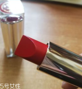 雅詩蘭黛戀愛300和310哪個(gè)好 300和310對(duì)比試色 雅詩蘭黛戀愛300和310哪個(gè)好 300和310對(duì)比試色