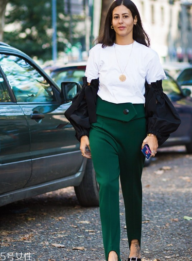 白色t恤怎么搭配？白色t恤常見搭配技巧