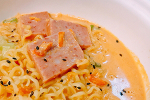 牛奶辛拉面煮多久？牛奶辛拉面牛奶和水的比例