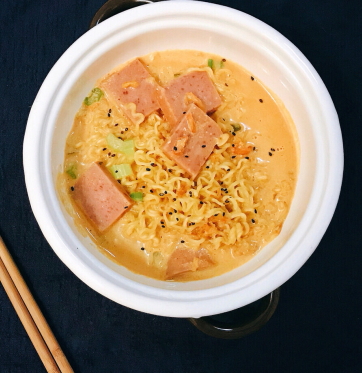 網(wǎng)紅牛奶辛拉面好吃嗎？牛奶辛拉面是黑暗料理嗎