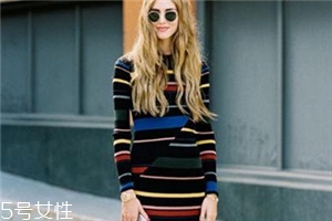 條紋連衣裙配什么鞋子？條紋連衣裙搭配鞋子圖片